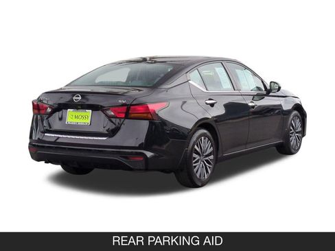 Used 2023 Nissan Altima 2.5 SV FWD image 9