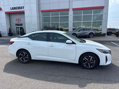 Used 2025 Nissan Sentra SV image 2