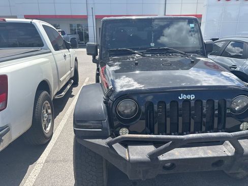 Used 2012 Jeep Wrangler Unlimited Rubicon w/ Connectivity Group image 10