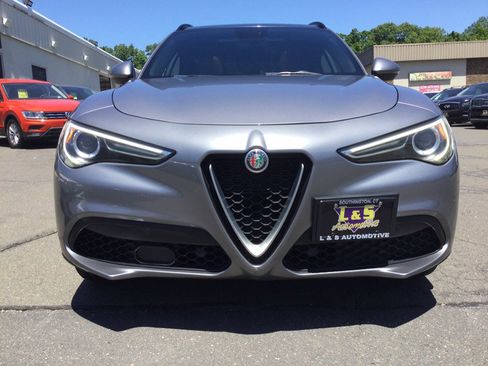 Used 2019 Alfa Romeo Stelvio Ti Sport w/ Quick Order Package 22S Sport AWD/4WD image 4
