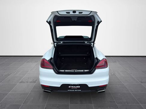 Used 2015 Porsche Panamera w/ Premium Package RWD image 32