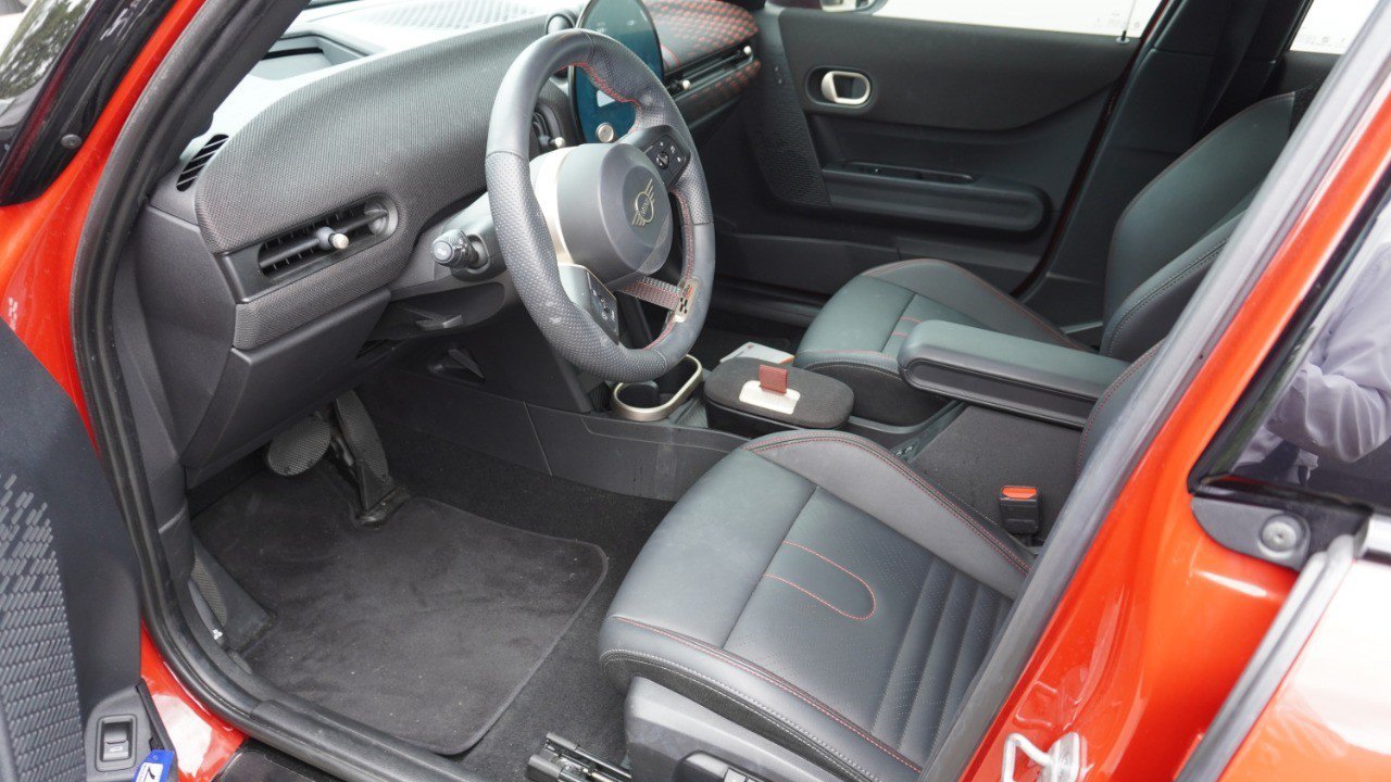 Used 2025 MINI Cooper S FWD image 6
