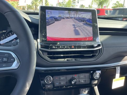 New 2026 Jeep Compass Latitude image 28