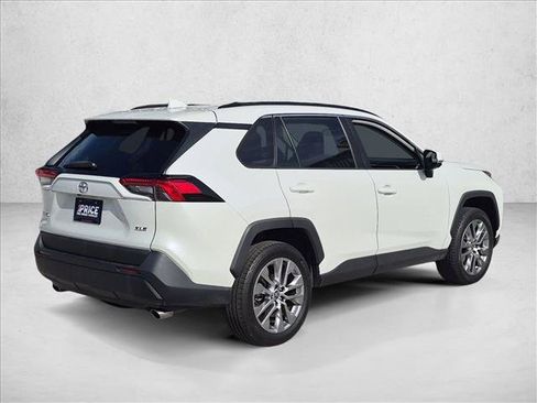 Used 2021 Toyota RAV4 XLE Premium FWD image 5