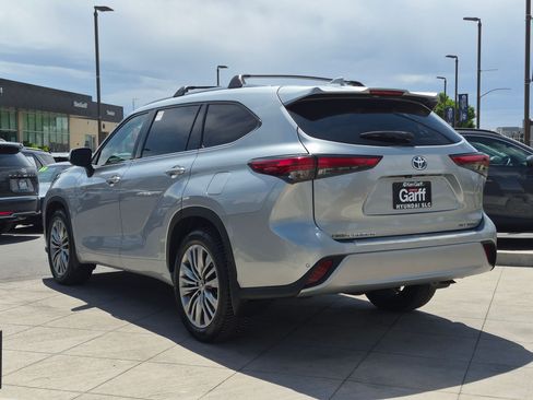 Used 2021 Toyota Highlander Platinum AWD/4WD image 7