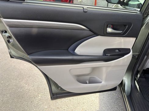 Used 2019 Toyota Highlander Limited Platinum image 31