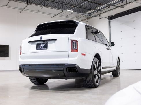 Used 2019 Rolls-Royce Cullinan image 4