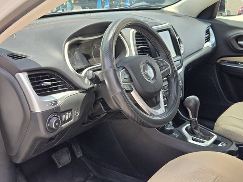 Used 2017 Jeep Cherokee Limited w/ Luxury Group AWD/4WD image 12