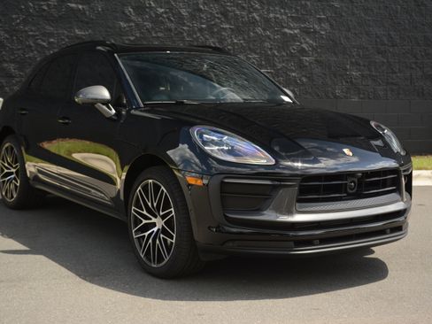 Certified 2026 Porsche Macan Turbo AWD/4WD image 9