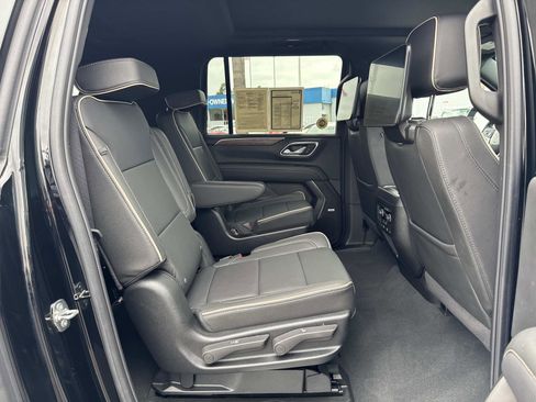 Used 2024 Chevrolet Suburban Premier image 24