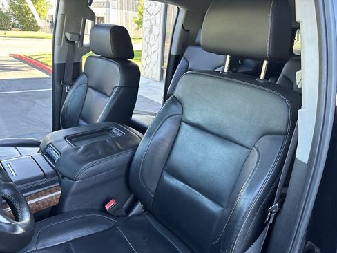 Used 2015 Chevrolet Suburban LTZ RWD image 23
