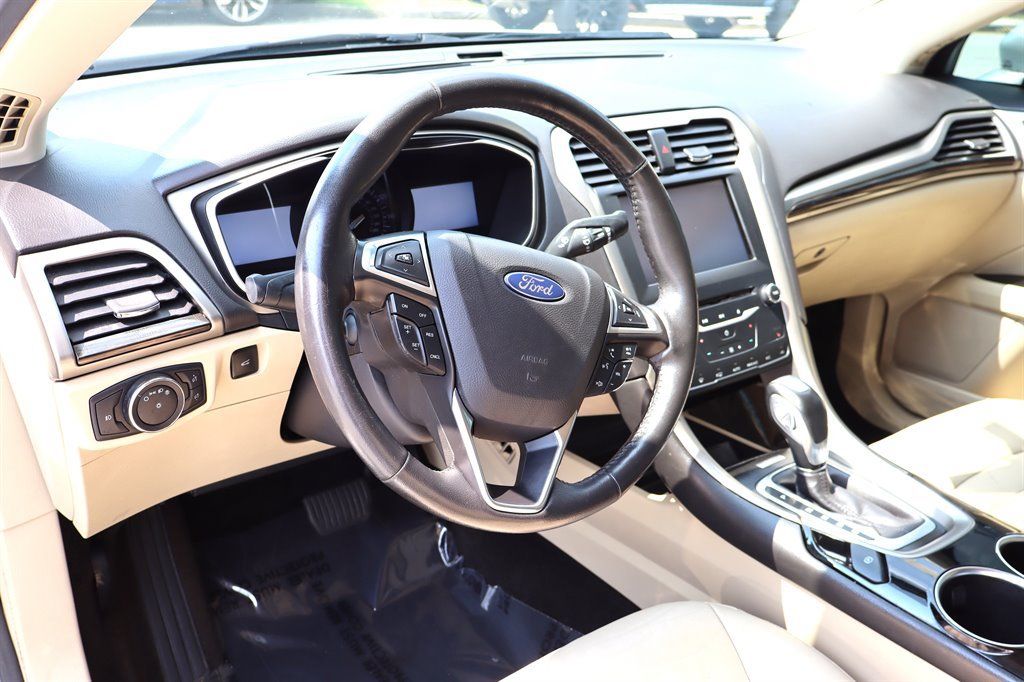 Used 2013 Ford Fusion SE FWD image 16
