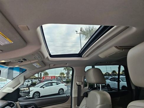 Used 2018 GMC Yukon SLT w/ Premium Edition image 31