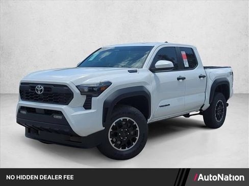 Certified 2025 Toyota Tacoma TRD Off-Road AWD/4WD image 1