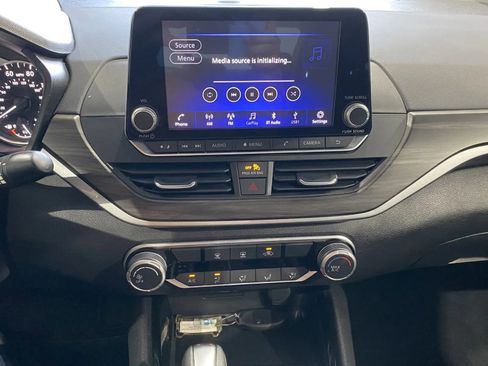 Used 2024 Nissan Altima 2.5 SV FWD image 13