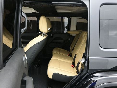 Used 2021 Jeep Wrangler Unlimited Sahara image 12