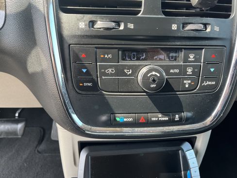 Used 2012 Dodge Grand Caravan Crew FWD image 17