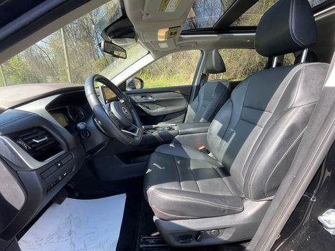 Used 2023 Nissan Rogue SL image 25