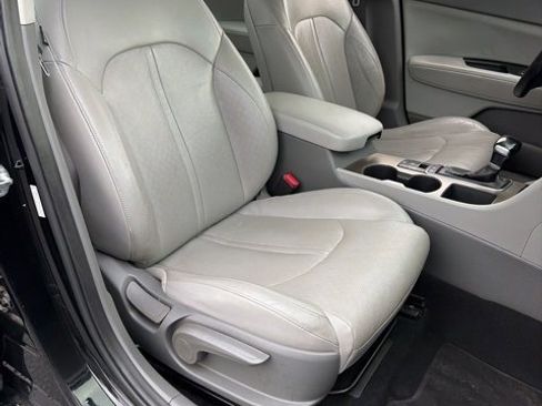 Used 2017 Kia Optima EX image 16