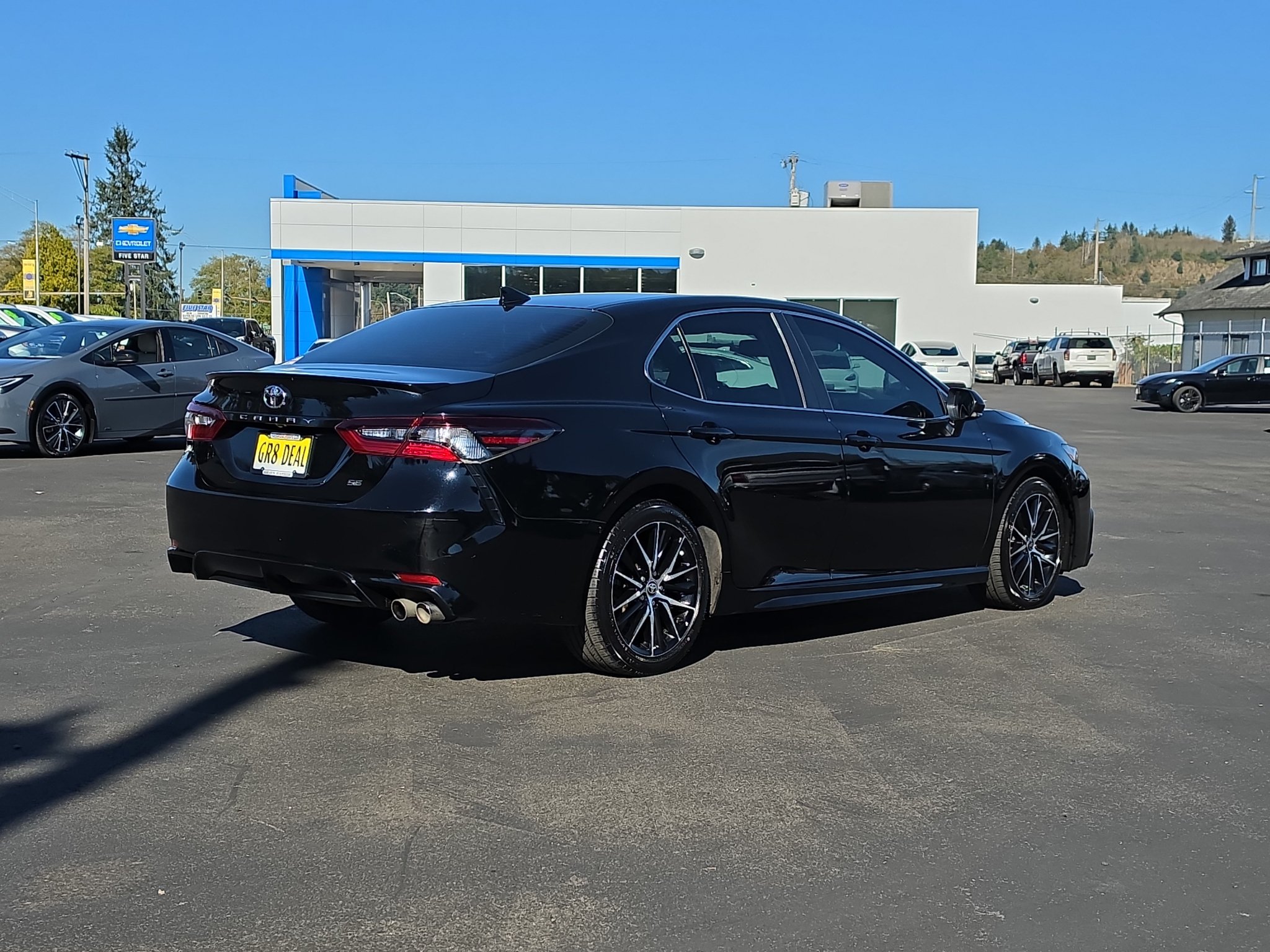 Certified 2021 Toyota Camry SE w/ Cold Weather Package FWD image 5