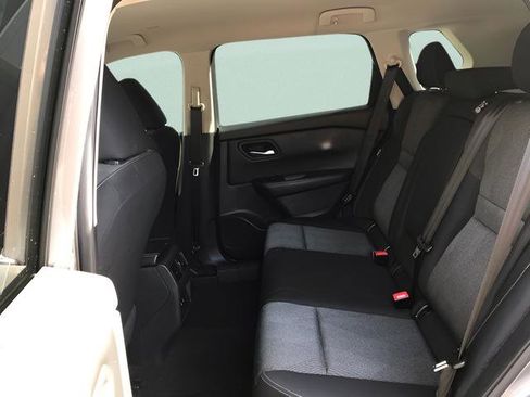 Used 2024 Nissan Rogue SV image 9