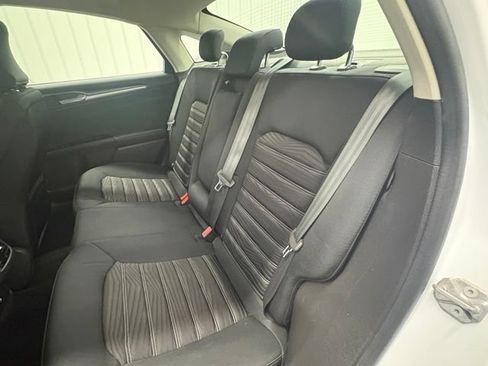 Used 2016 Ford Fusion SE FWD image 9