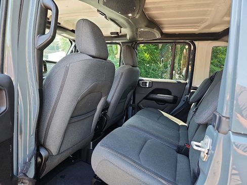 Used 2024 Jeep Wrangler Unlimited Sahara AWD/4WD image 10