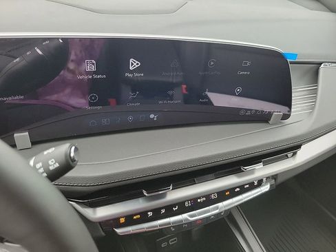 Used 2025 Cadillac XT4 Premium Luxury w/ Cold Weather Package AWD/4WD image 8