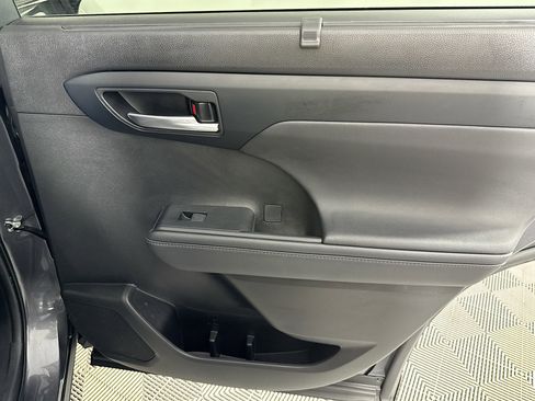 Used 2023 Toyota Highlander XLE image 27