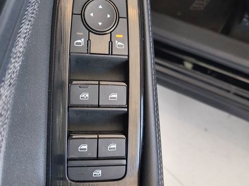 Used 2023 Nissan Rogue SV image 16