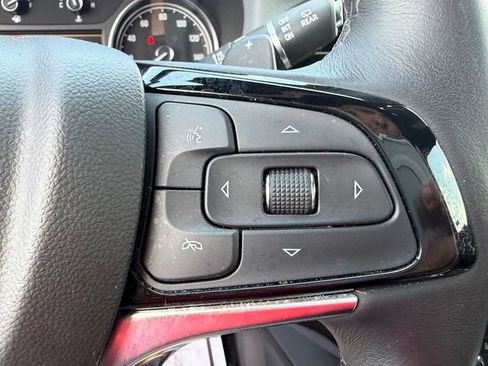 Used 2022 Buick Enclave Essence w/ Sport Touring Edition FWD image 17