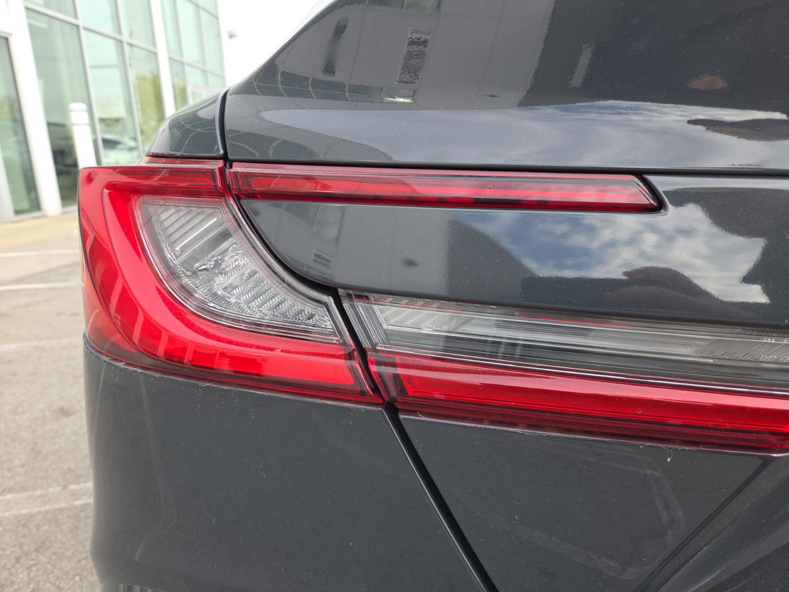 Used 2025 Toyota Camry XLE FWD image 7