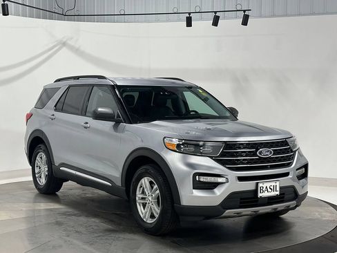 Used 2023 Ford Explorer XLT w/ Equipment Group 202A AWD/4WD image 44