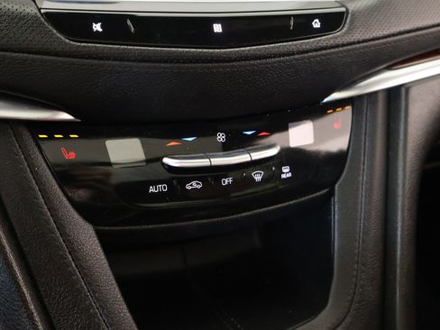 Used 2021 Cadillac XT5 Premium Luxury FWD image 8