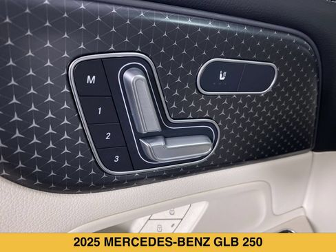 Used 2025 Mercedes-Benz GLB 250 4MATIC image 9