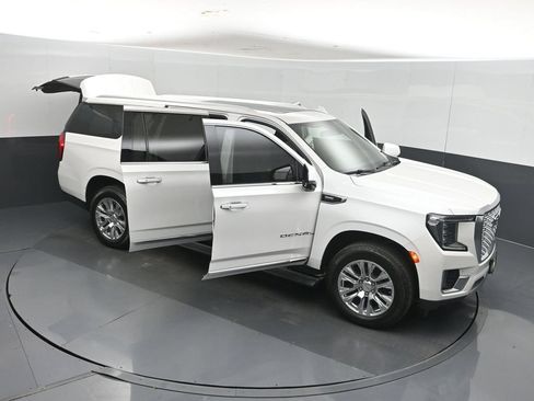Used 2022 GMC Yukon XL Denali AWD/4WD image 63