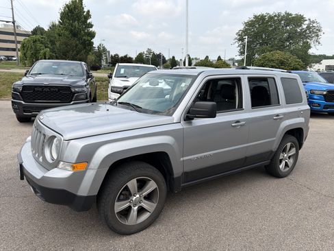 Used 2017 Jeep Patriot High Altitude AWD/4WD image 3