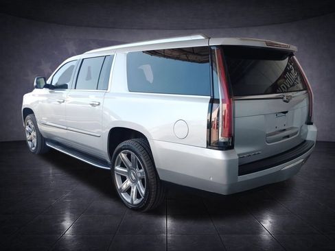 Used 2020 Cadillac Escalade ESV Luxury RWD image 3