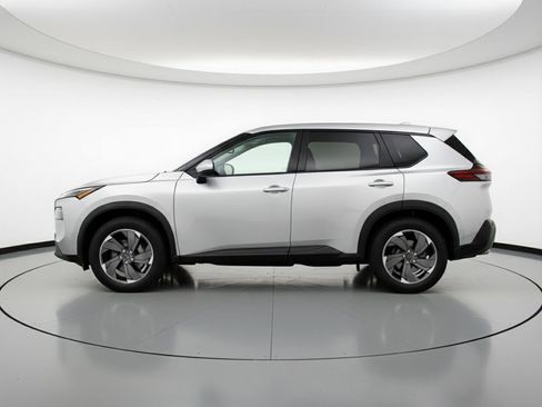 Used 2025 Nissan Rogue SV FWD image 5
