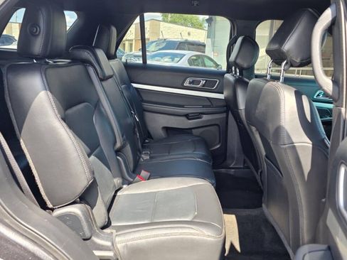 Used 2017 Ford Explorer XLT w/ Equipment Group 202A FWD image 17