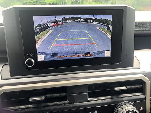 Certified 2025 Toyota Tacoma SR5 AWD/4WD image 15