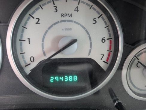 Used 2009 Chrysler Town & Country Touring image 35