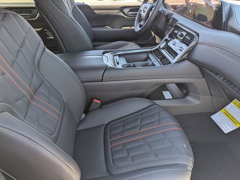 New 2025 Nissan Armada PRO-4X image 31