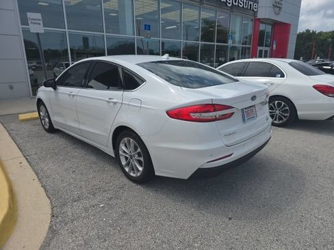 Used 2020 Ford Fusion SE FWD image 3