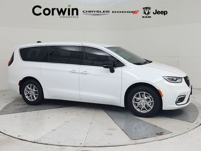 New 2026 Chrysler Pacifica Select