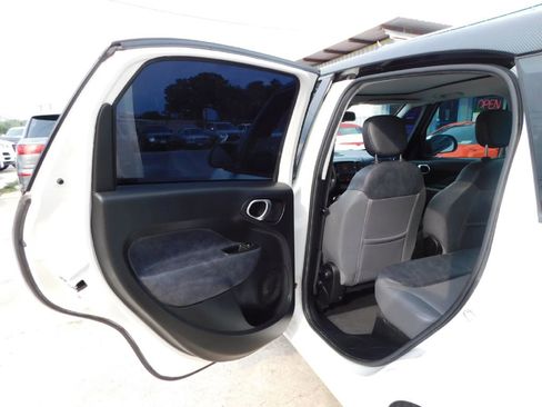 Used 2014 FIAT 500L Lounge image 18