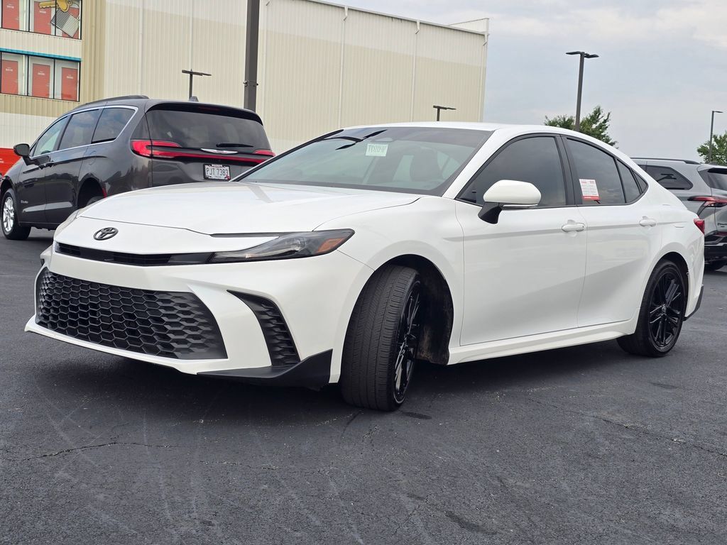 Used 2025 Toyota Camry SE FWD image 4