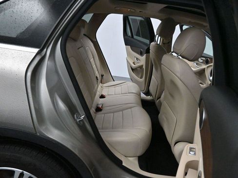 Used 2021 Mercedes-Benz GLC 300 4MATIC image 33
