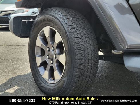 Used 2019 Jeep Wrangler Unlimited Sahara w/ Dual Top Group image 30