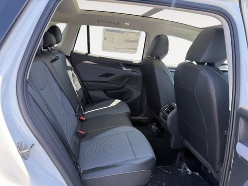 New 2026 Volkswagen Tiguan SE AWD/4WD image 18